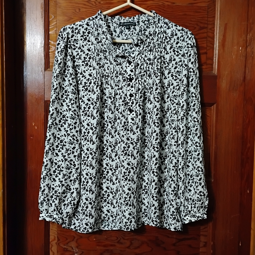 Size Small Black and White Blouse